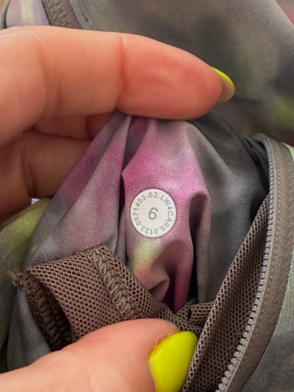 Lululemon Stretch Waterproof Hiking Half Zip Pullover Jacket Hyper Dye Multi 6! - Picture 10 of 10